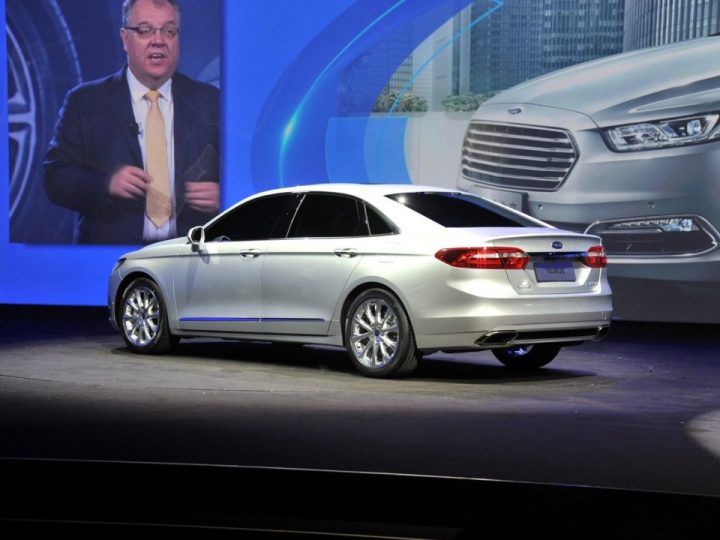 Ford Taurus - best resale value cars in saudi arabia