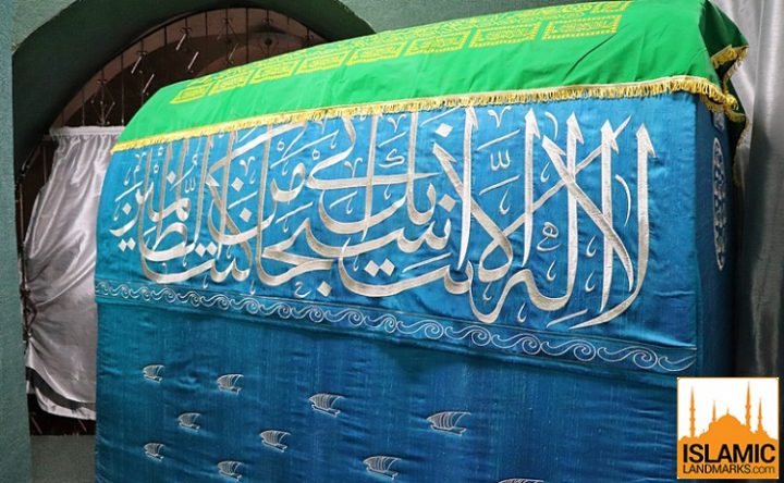 Prophet Yunus grave in Iraq with inscription of Ayat Kareema