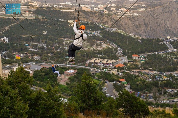 Al Baha Zip Line - منطقة التزلج